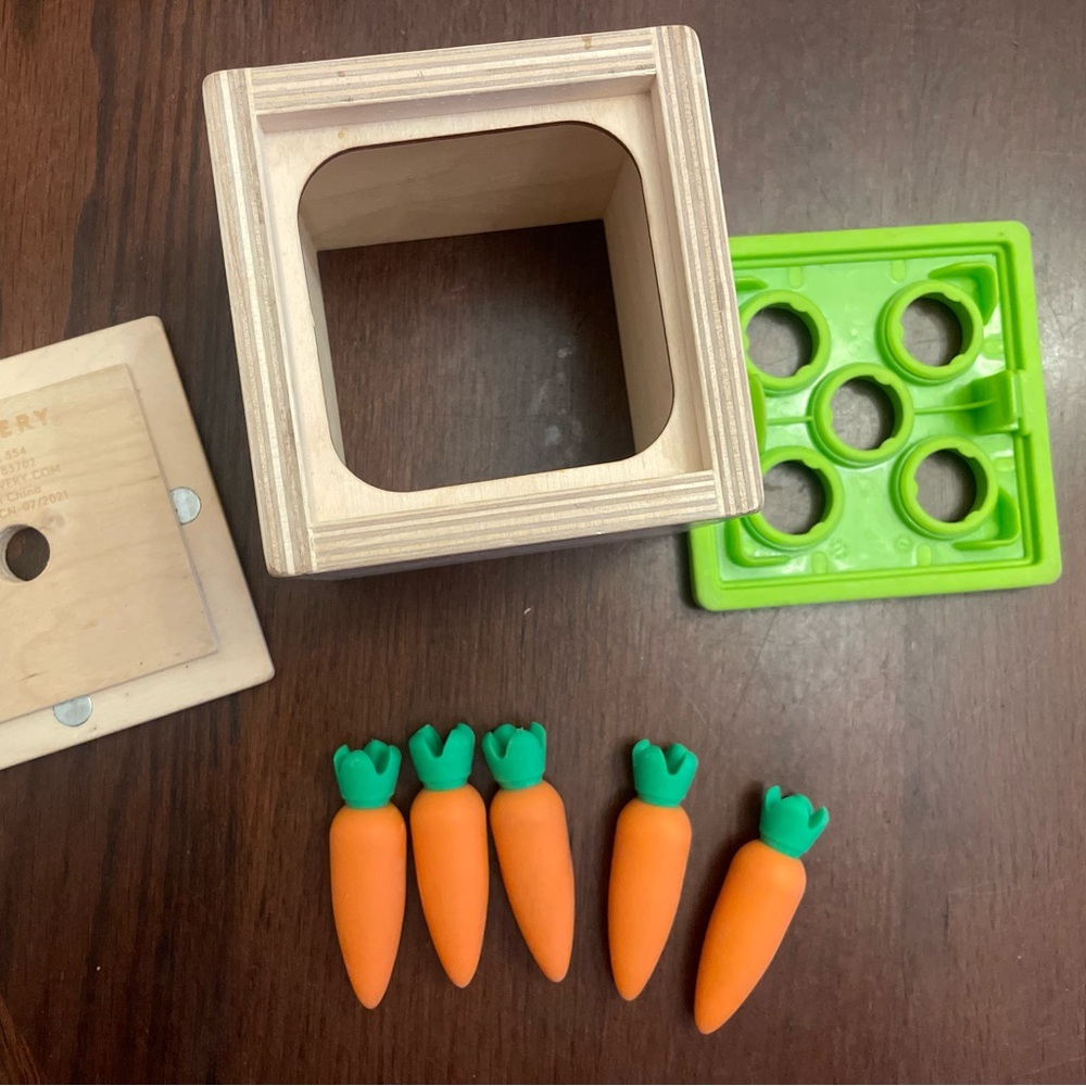 Lovevery carrot drop box